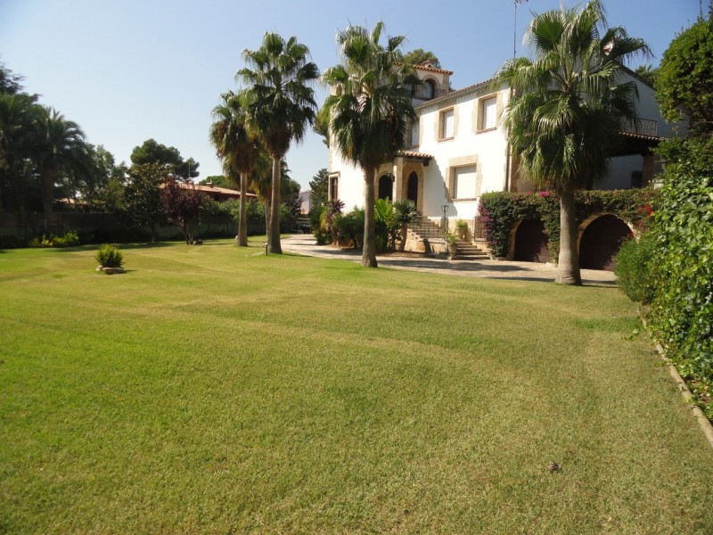 LA GAVINA (S'AGARÓ VELL), VILLA WITH LARGE LAND   (Ref. 141)